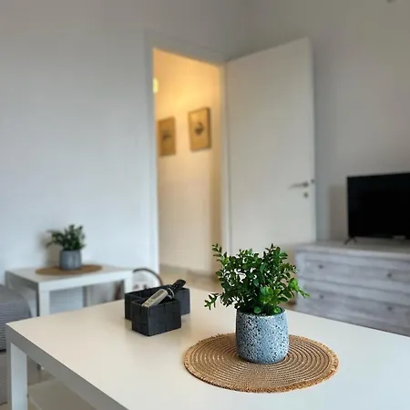 Sunny Beachfront Apartamento Nerántza
