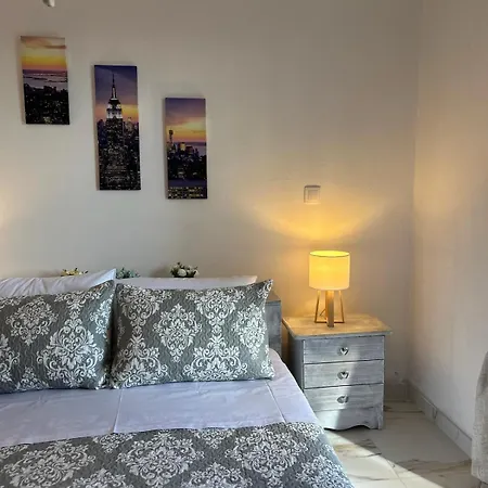 Sunny Beachfront Apartment Nerantza