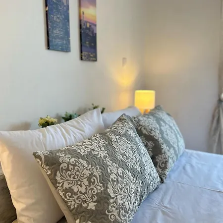 Sunny Beachfront Apartamento *