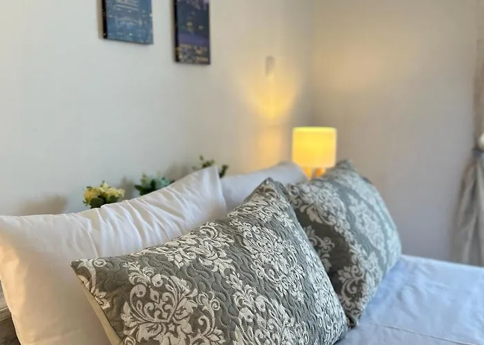 Sunny Beachfront Apartment *