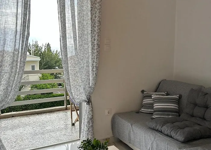 Sunny Beachfront Apartment *